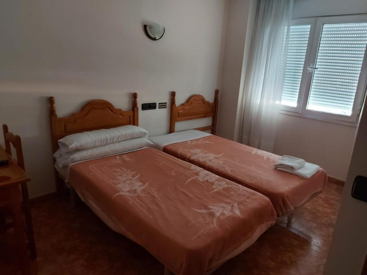 Hostal Linares Villanueva de Argaño 외부 사진